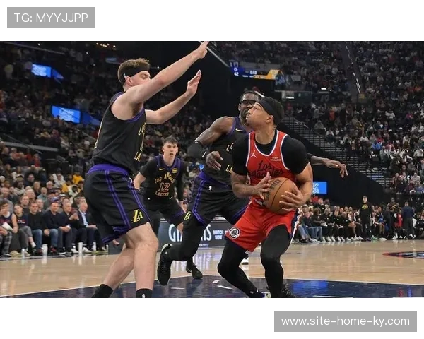 圣地亚哥快船奥梅尔13分15篮板 10个进攻篮板展现内线统治力 圣地亚哥快船奥梅尔13分15篮板 10个进攻篮板展现内线统治力